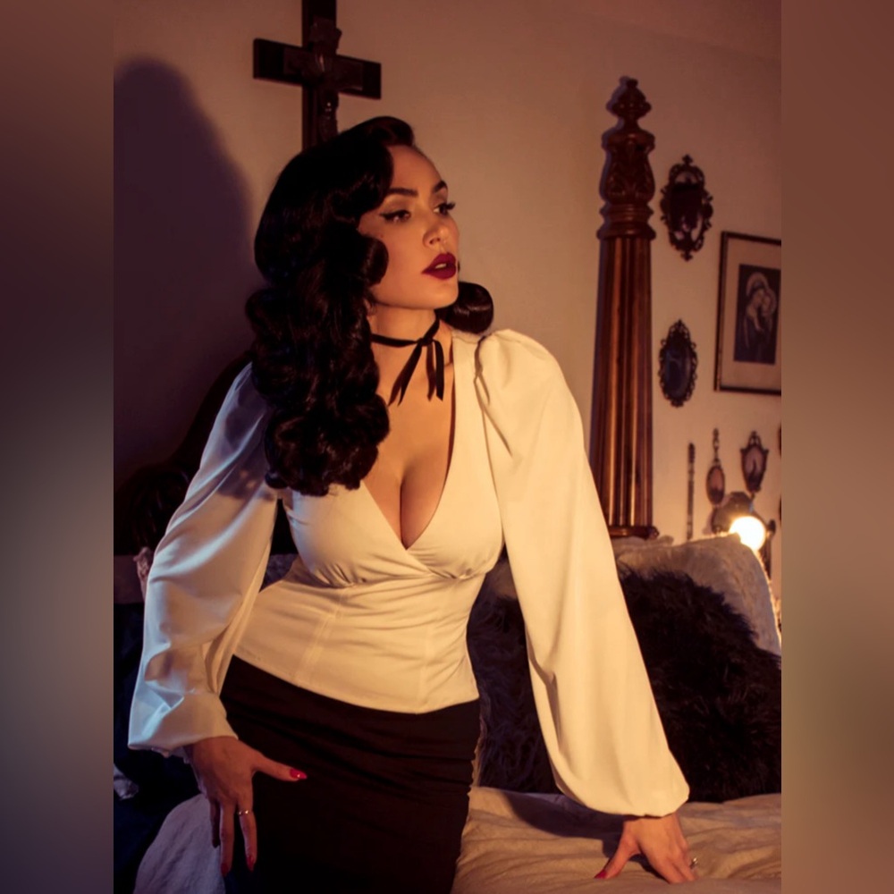 Bishop Blouse in Ivory La Femme en Noir NWOT XL